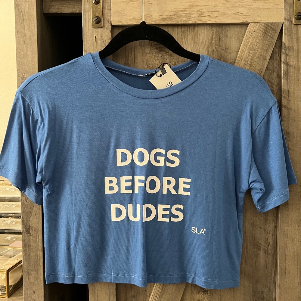 SLA Label cropped t-shirt “DOGS BEFORE DUDES”